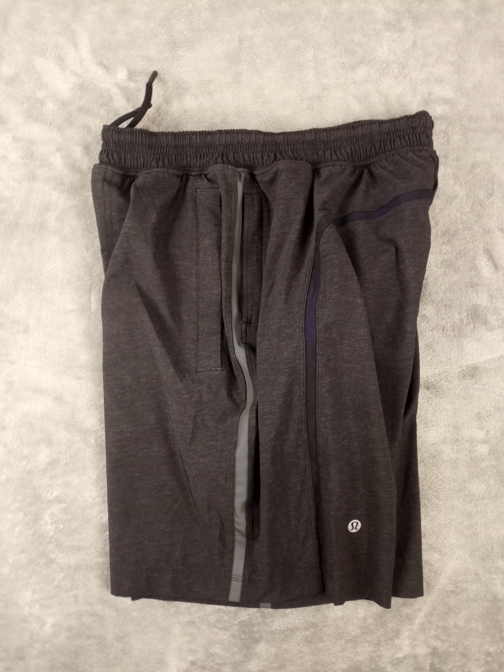 lululemon athletica Men’s Charcoal Drawstring Shorts Size Medium
